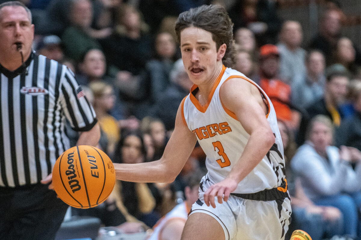 Boys basketball In spirited game of runs, Ogden holds off rival Ben